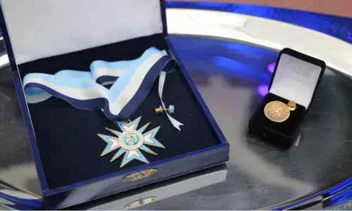 Boxeador Lester Martínez recibió la Orden Presidencial de Guatemala
