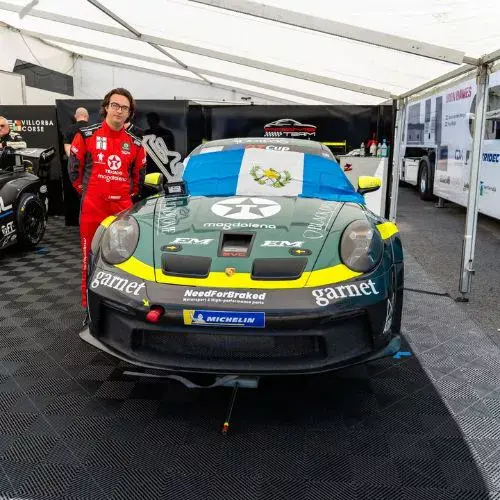 Guatemalteco Ian Rodríguez participa en el Campeonato Italiano Gran Turismo 2026