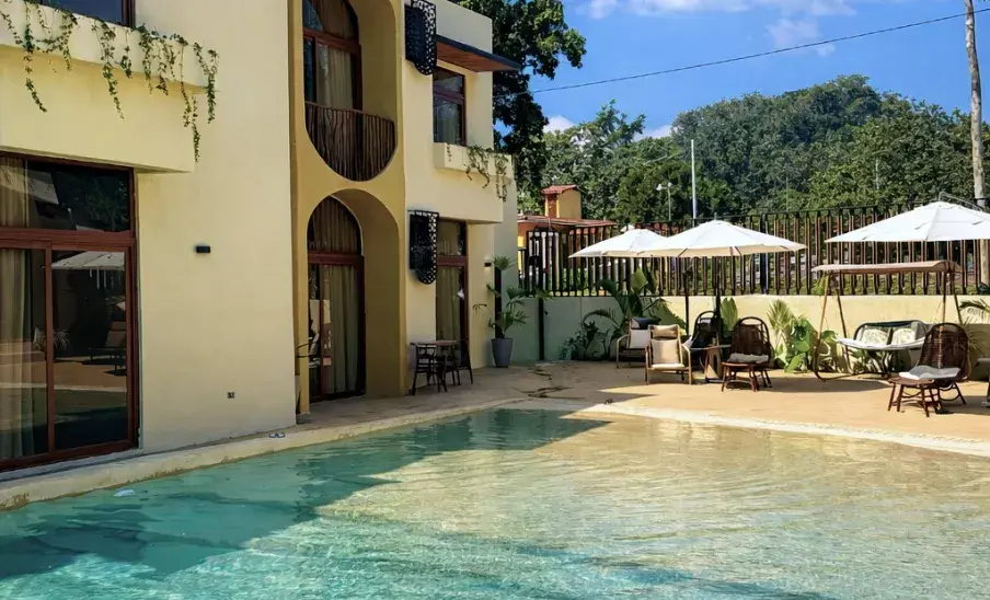 Entre Lunas, un hotel boutique con piscina cristalina en Retalhuleu