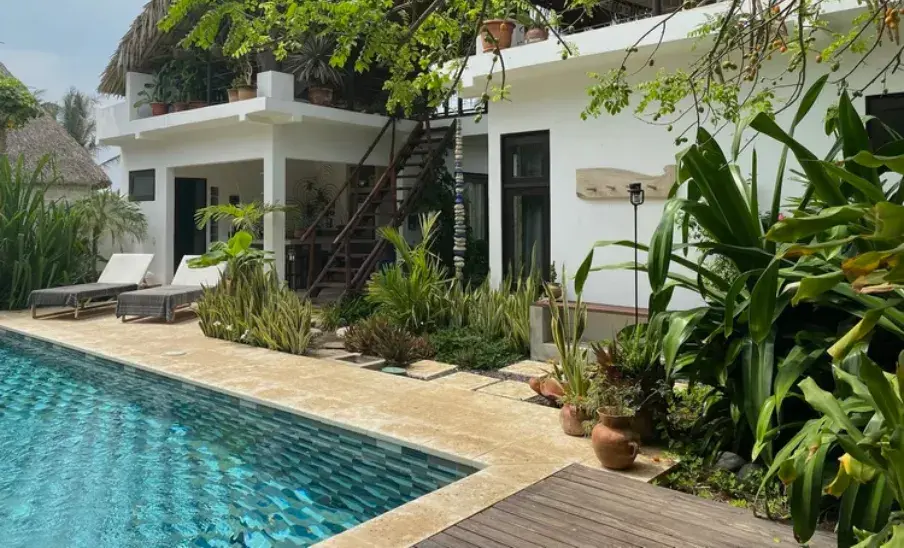 Luna Nueva: el hospedaje boutique en El Paredón con piscina privada y bungalows cerca del mar