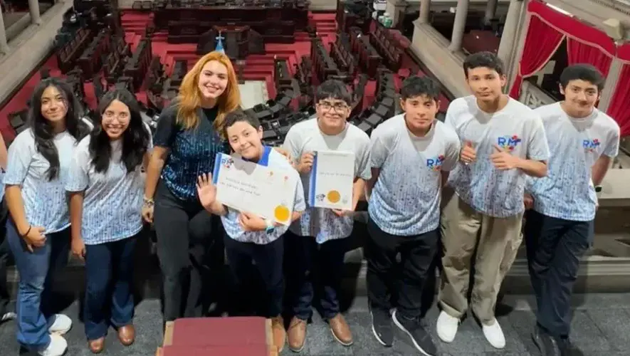 RoboMinds club de ciencia de jóvenes en Guatemala