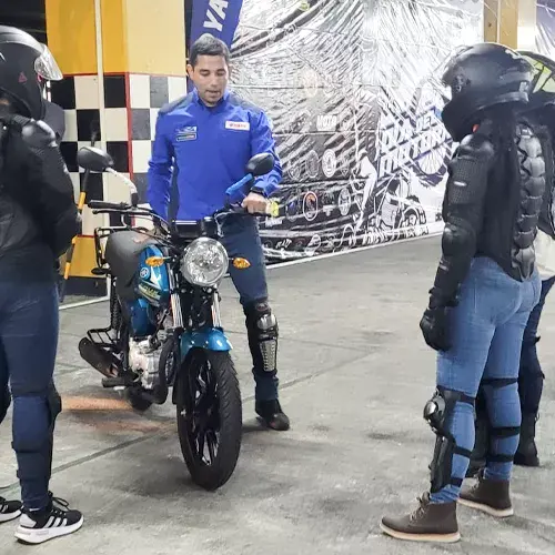 Academia de Conducción de Motocicletas