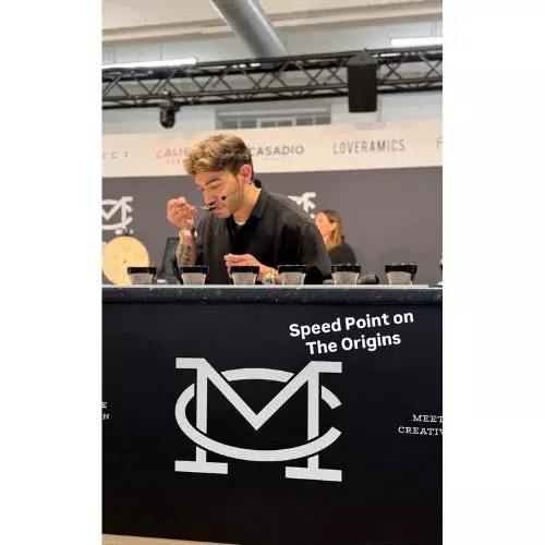 Barista guatemalteco Alejandro Griffin-Díaz campeón del London Coffee Masters 2026