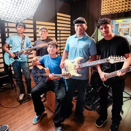 Guatemaltecos sorprenden con versión de “Shape of You” en marimba y otros instrumentos