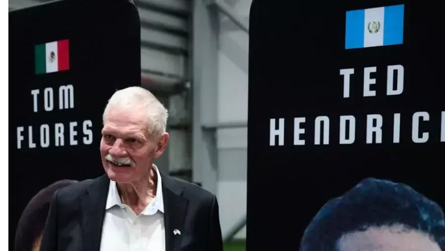 Ted Hendricks ingresa al Salón de la Fama del Fútbol Americano Hispano