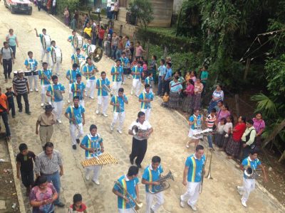 desfile inaugural de cahabon