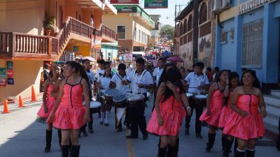 desfile inaugural de el chol