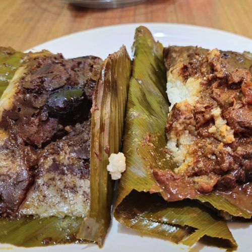 Cómo hacer tamales de arroz guatemaltecos