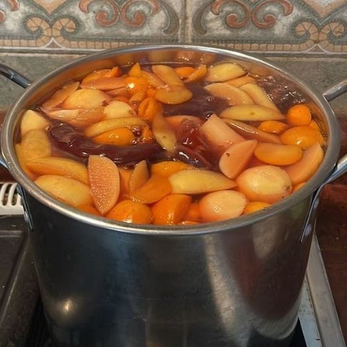Cómo hacer un Ponche de Frutas guatemalteco