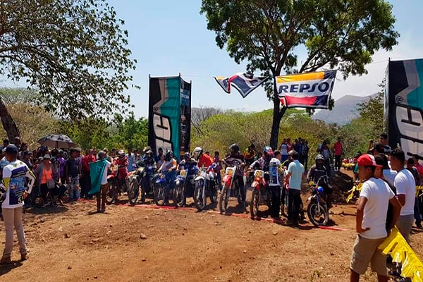 Descripción de foto - Carrera de motrocorss durante la mañana para festejar la feria patronal de Jerezl. - Crédito de foto - Municipalidad de Jerez 2020-2024