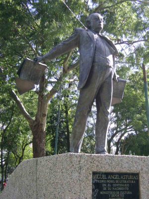 Monumento a Miguel Ángel Asturias 