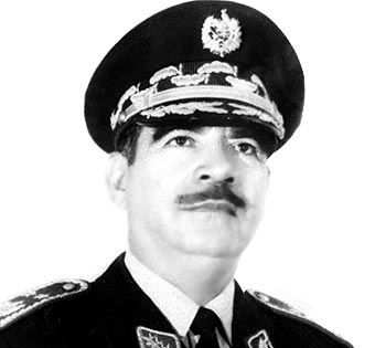 Presidente Fernando Romeo Lucas García gobernó Guatemala de 1978-1982.