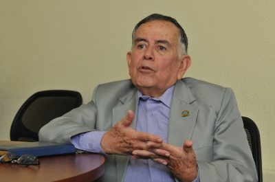 Escritor Rolando Cordón 