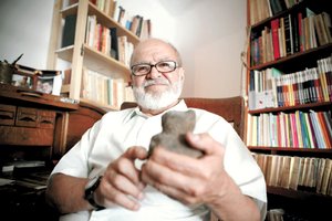 historiador guatemalteco Carlos Navarrete Cáceres