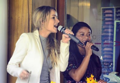 Biografía de la cantante Stephanie Zelaya