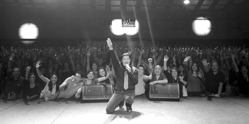 Vocalista de Alux Nahual Álvaro Aguilar