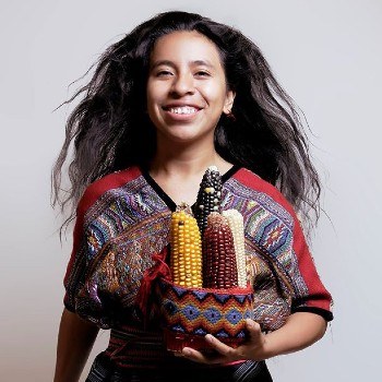 biografia-sara-curruchich-cantante-guatemalteca-escuela-maestros-musica-infancia