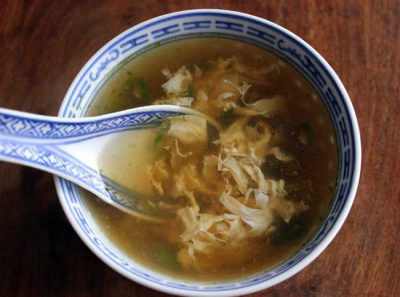 Cómo hacer un Caldo de Huevos guatemalteco