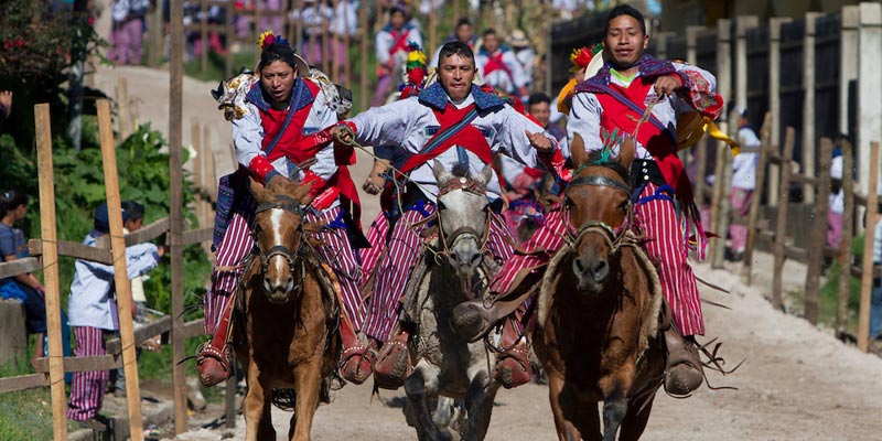Carrera de caballos en Todos Santos Cuchumatán