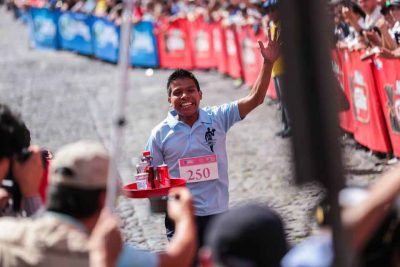 Qué día se realiza la Carrera de Charolas en Antigua Guatemala