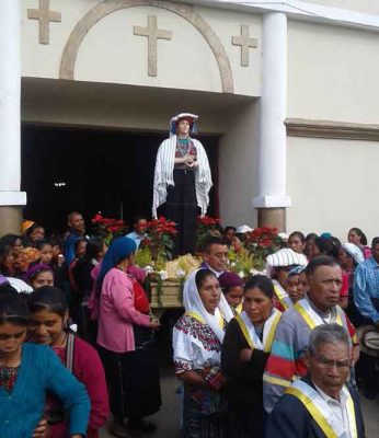 procesión de la virgen de pascua en huitan