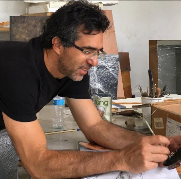 Biografía del escultor Max Leiva 