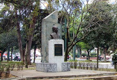 Dónde está ubicado el monumento a David Vela en Guatemala