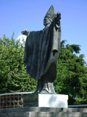 Dónde está ubicado el monumento a Juan Pablo II en Guatemala