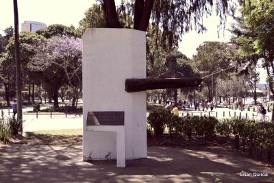 Dónde se ubica el busto de Dolores Bedoya de Molina en Guatemala 
