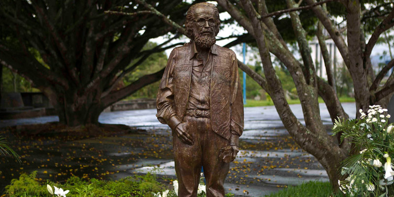 Monumento a Efraín Recinos en Guatemala