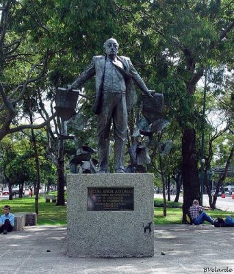 Monumento al escritor literario Miguel Ángel Asturias en Guatemala 