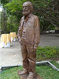 Monumento en Guatemala de Efraín Recinos