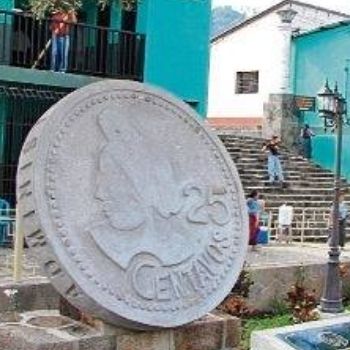 concepcion-ramirez-mendoza-doña-chonita-rostro-veinticinco-centavos-moneda-guatemala-escultura