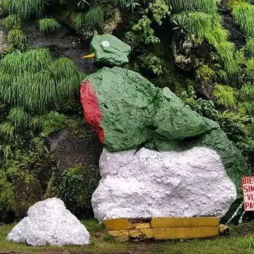 la piedra en forma de quetzal en Guatemala