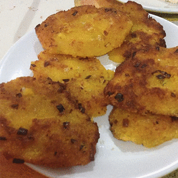 Receta para hacer tortitas de yuca fritas de Guatemala
