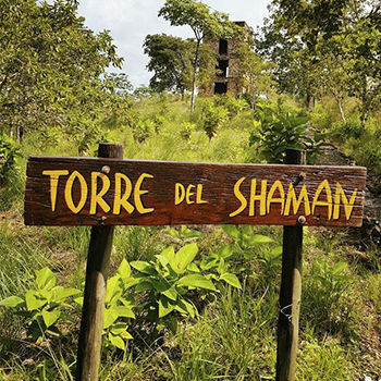 La torre del Shamán en la Hacienda Tijax, Izabal