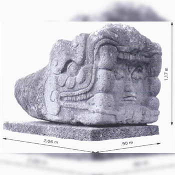 Cabeza gigante de Gucumatz, USAC