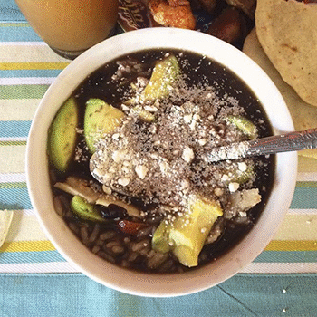 Receta para hacer caldo de frijol guatemalteco