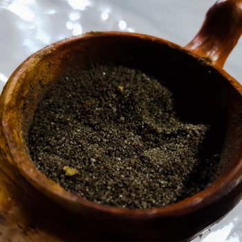 Sal Negra, mineral ancestral de Quiché