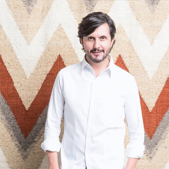 Biografía del diseñador de modas guatemalteco Eduardo Figueroa