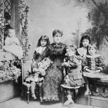 avenida elena historia familia