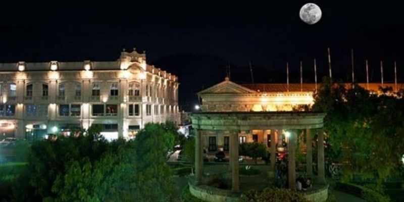 Noche de luna entre ruinas quetzaltenango Noche de luna entre ruinas quetzaltenango