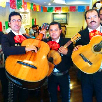plaza-mariachis-en-guatemala