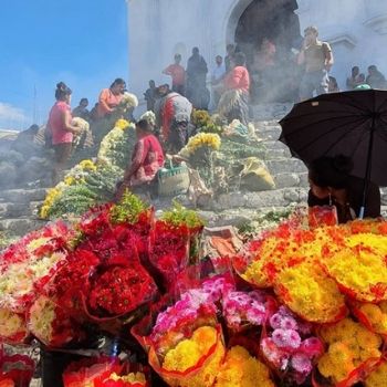 mercado-chichicastenango-quiche-colorido-famoso-iglesia-santo-tomas
