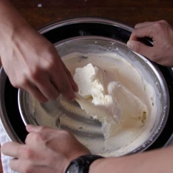 receta-helados-coco-rallado-leche-estilo-guatemalteco-preparacion