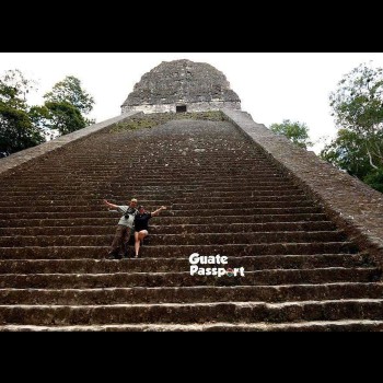 templo-v-tikal-peten-escalinata-ancha