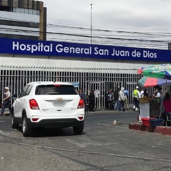 biografia-hugo-pezzarossi-medico-guatemalteco-hospital-san-juan-de-dios