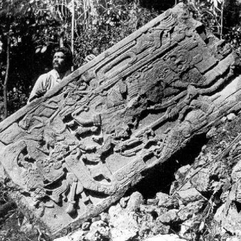 piedras-negras-peten-guatemala-estela5-teobert-maler