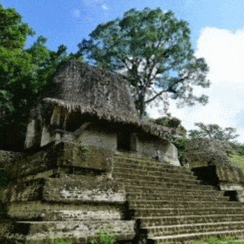plaza-siete-templos-tikal-peten-templo-5d96-cresteria-templo-central