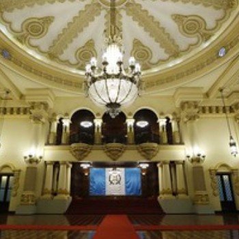 ministerios-estado-guatemala-gabinete-gobierno-salon-recepciones-banderas